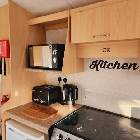 Comfy Caravan On Marine Park Hotel Rhyl Exterior foto