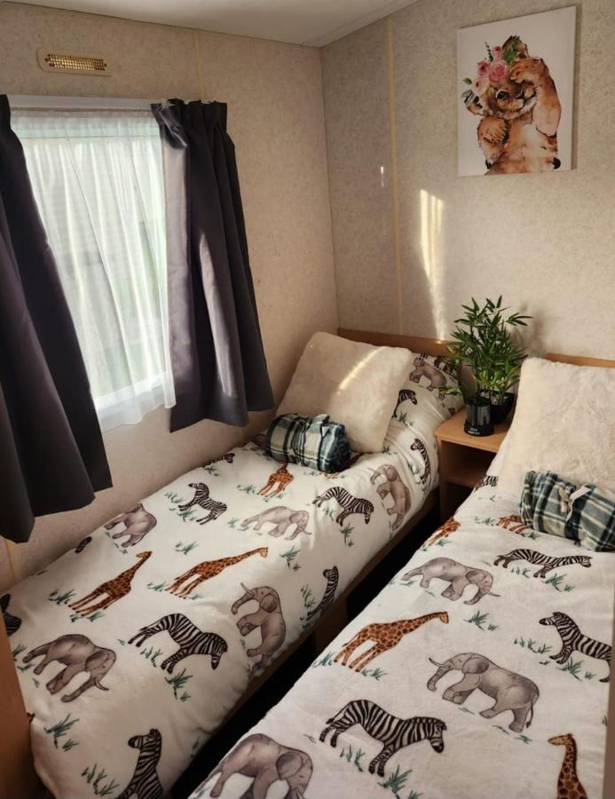 Comfy Caravan On Marine Park Hotel Rhyl Exterior foto