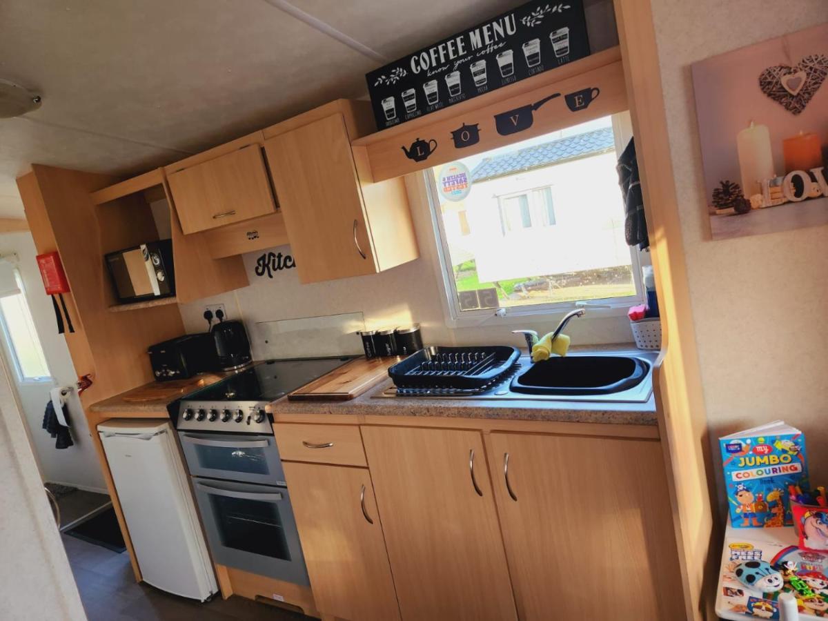Comfy Caravan On Marine Park Hotel Rhyl Exterior foto