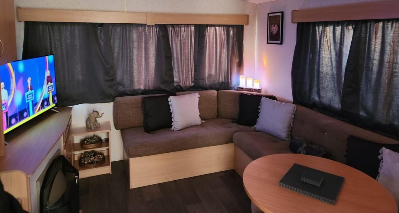 Comfy Caravan On Marine Park Hotel Rhyl Exterior foto