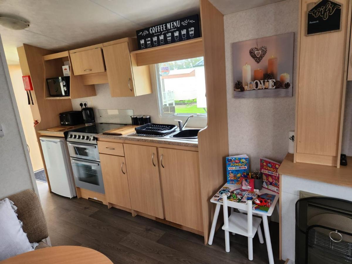 Comfy Caravan On Marine Park Hotel Rhyl Exterior foto